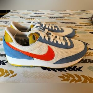 Nike Daybreak Size 6